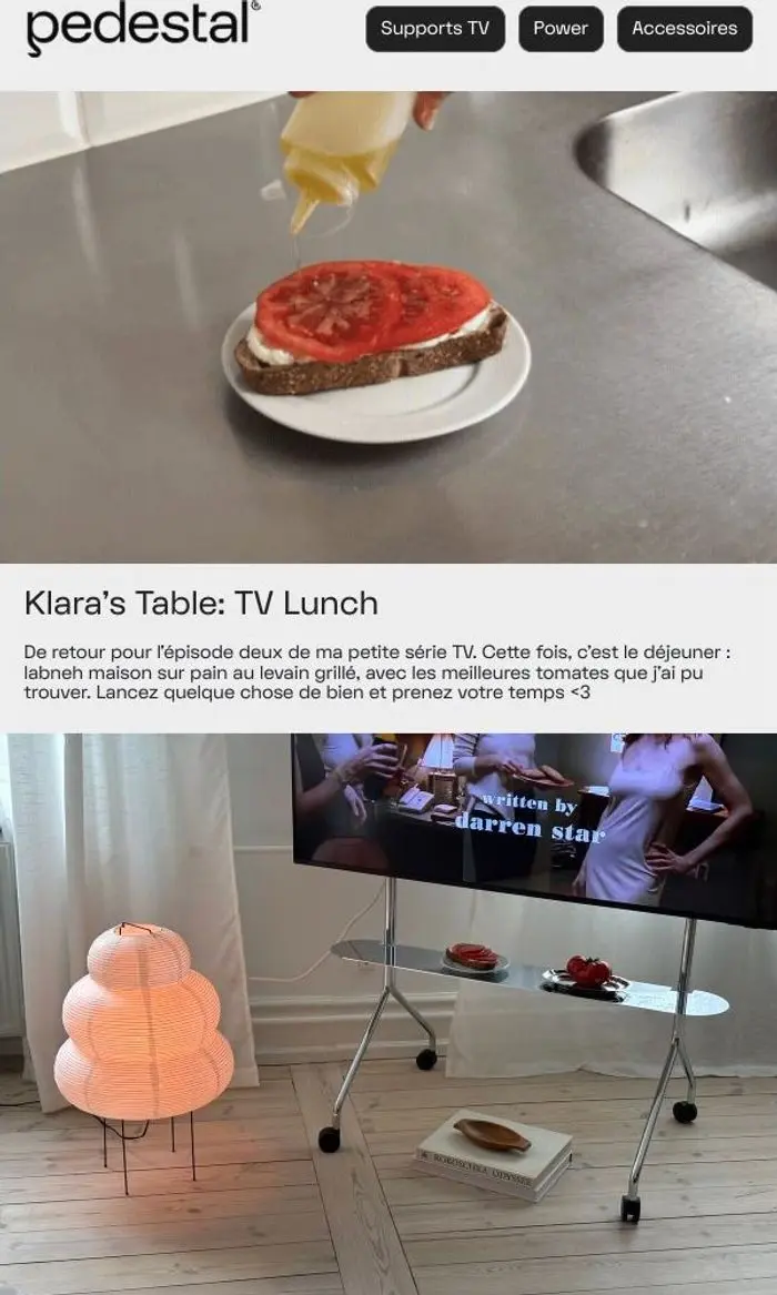 Pedestal - Supports TV élégants: TV Lunch : labneh sur pain au levain