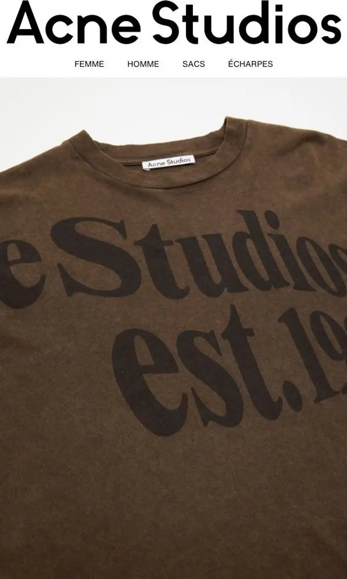 Acne Studios: Le logo projeté